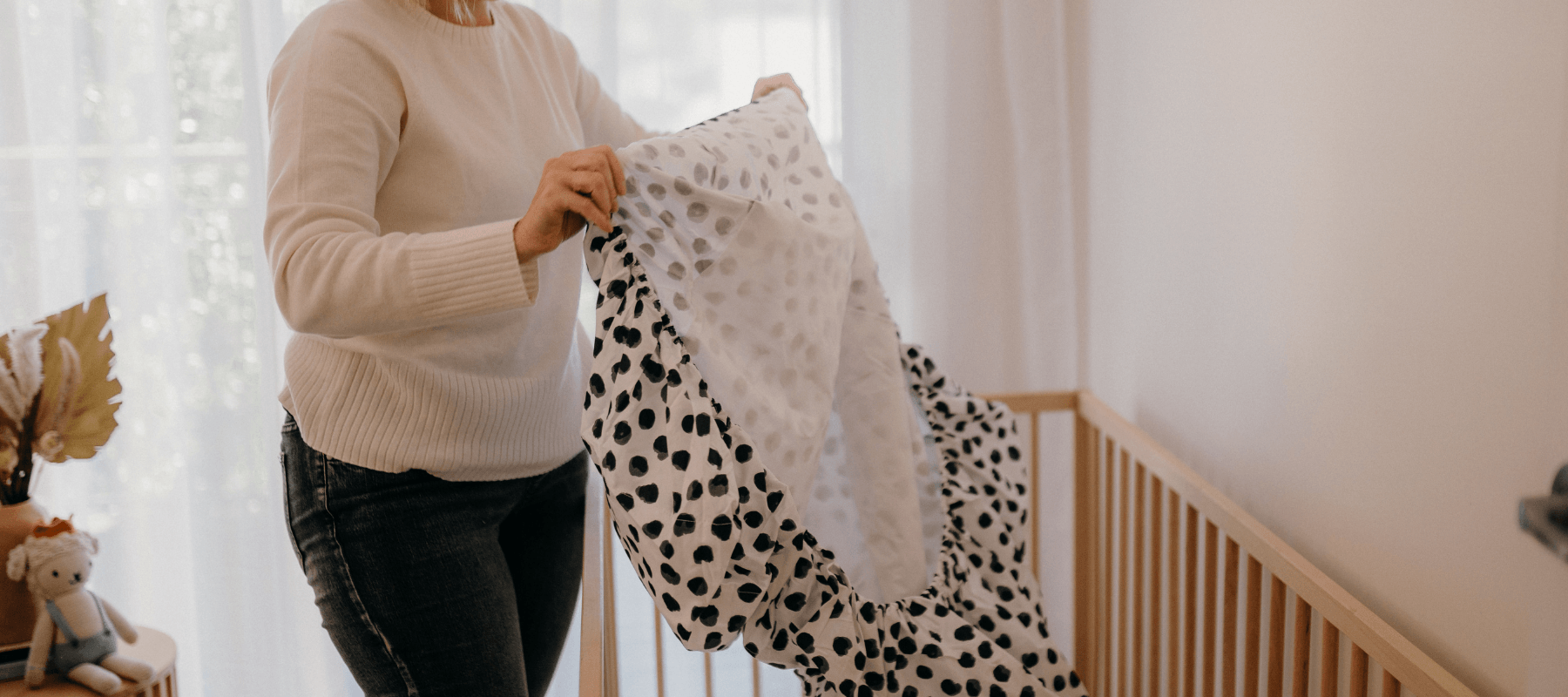 Bassinet sheet outlet pattern